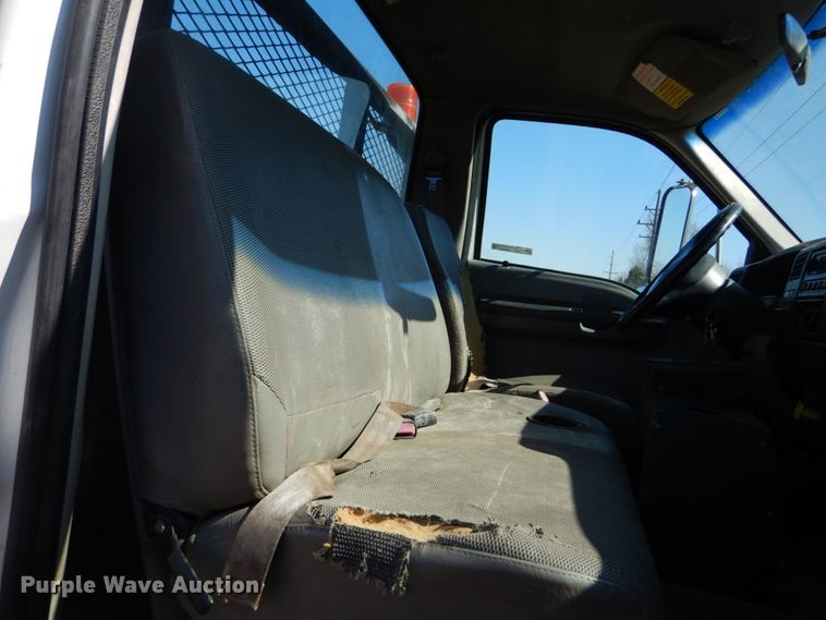 image for item GT9628 2000 Ford F750 Super Duty XL  flat bed truck