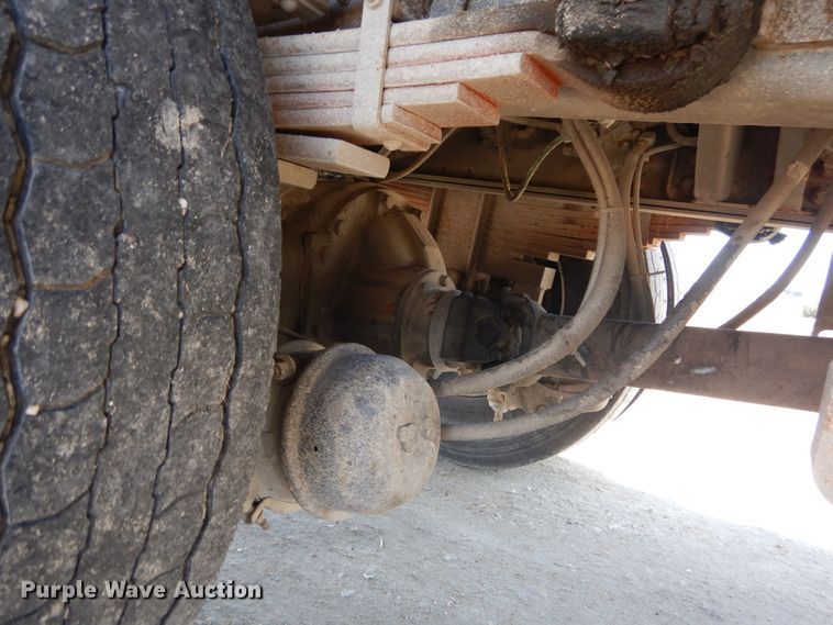 image for item GT9628 2000 Ford F750 Super Duty XL  flat bed truck