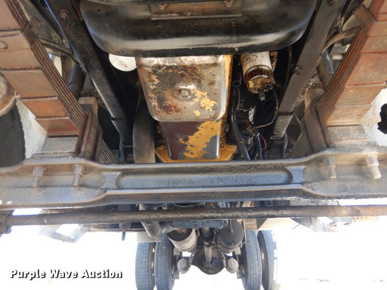 image for item GT9628 2000 Ford F750 Super Duty XL  flat bed truck