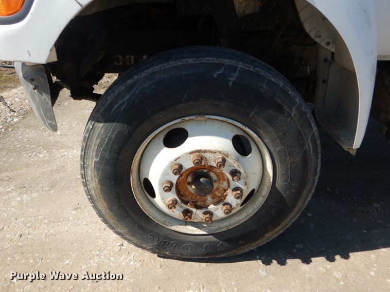 image for item GT9628 2000 Ford F750 Super Duty XL  flat bed truck