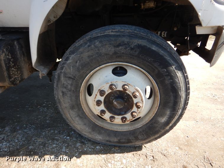 image for item GT9628 2000 Ford F750 Super Duty XL  flat bed truck