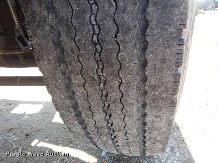 image for item GT9628 2000 Ford F750 Super Duty XL  flat bed truck