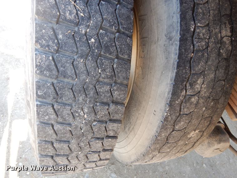 image for item GT9628 2000 Ford F750 Super Duty XL  flat bed truck