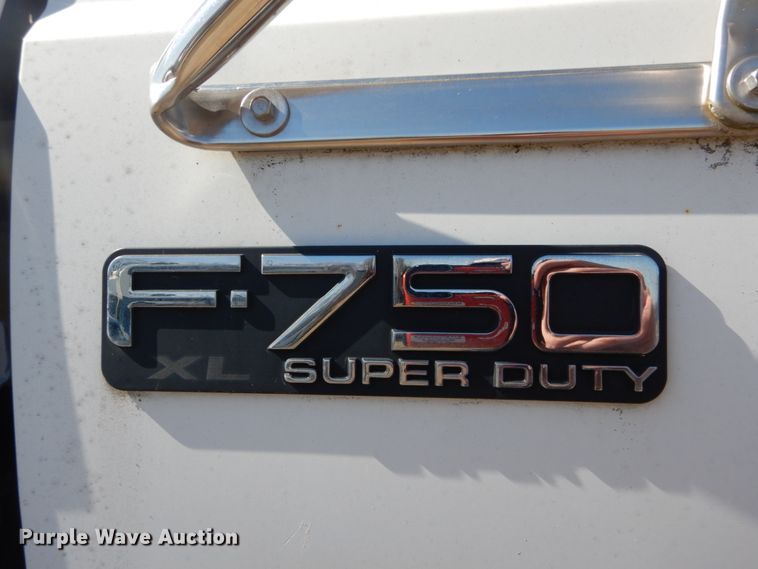 image for item GT9628 2000 Ford F750 Super Duty XL  flat bed truck