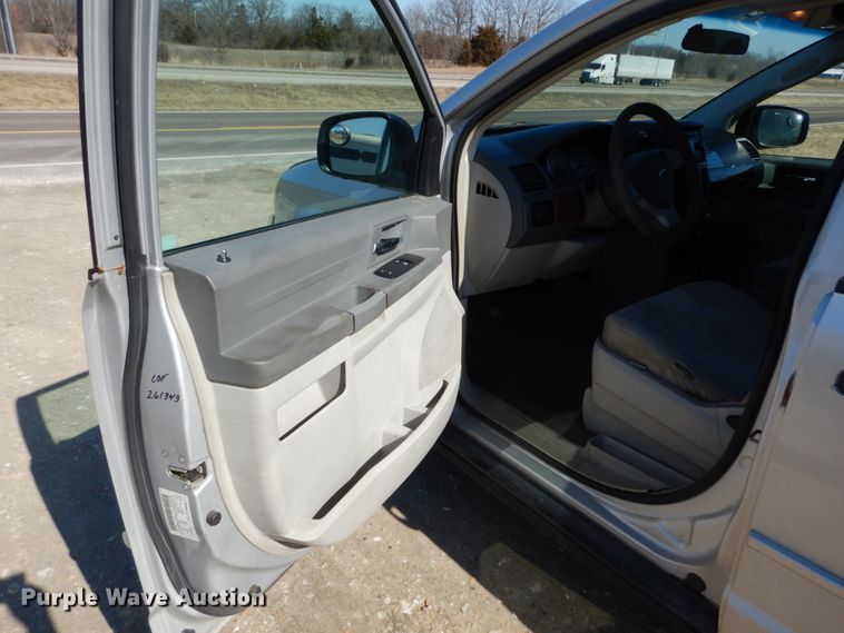 image for item GT9629 2008 Chrysler Town & Country  van