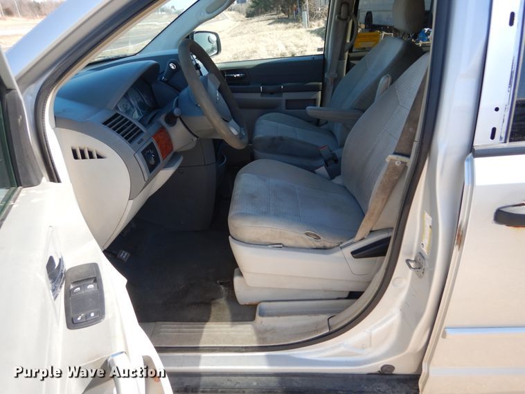 image for item GT9629 2008 Chrysler Town & Country  van