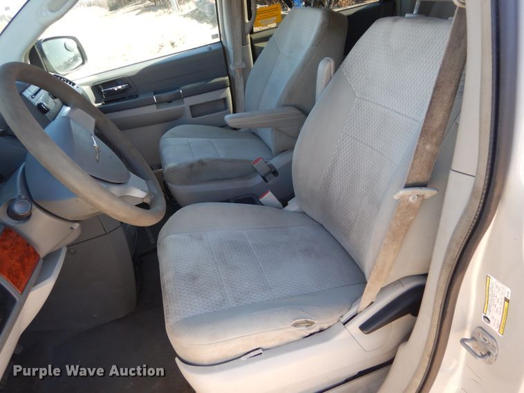 image for item GT9629 2008 Chrysler Town & Country  van