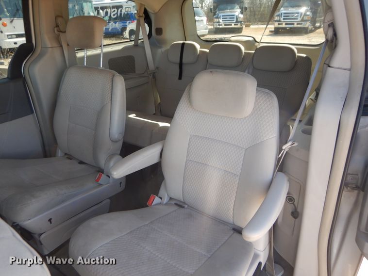 image for item GT9629 2008 Chrysler Town & Country  van