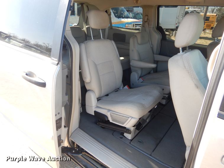 image for item GT9629 2008 Chrysler Town & Country  van