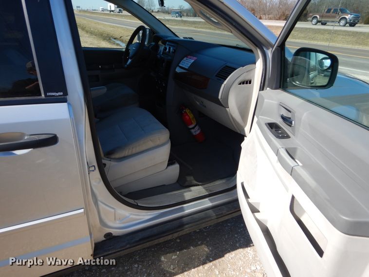 image for item GT9629 2008 Chrysler Town & Country  van