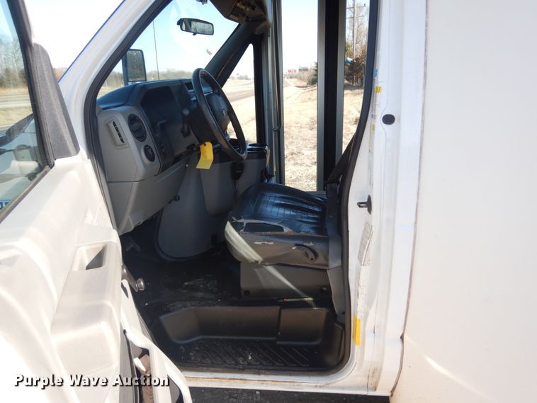 image for item GT9632 2010 Ford E450  Shuttle bus