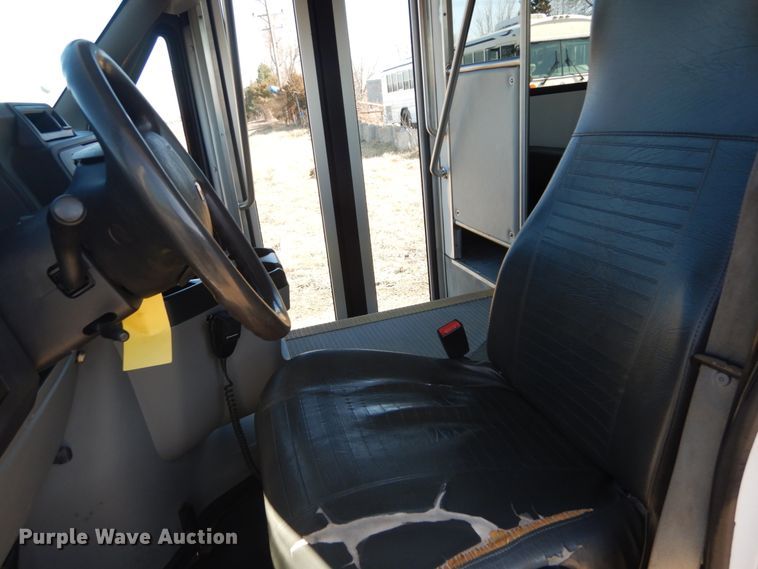 image for item GT9632 2010 Ford E450  Shuttle bus