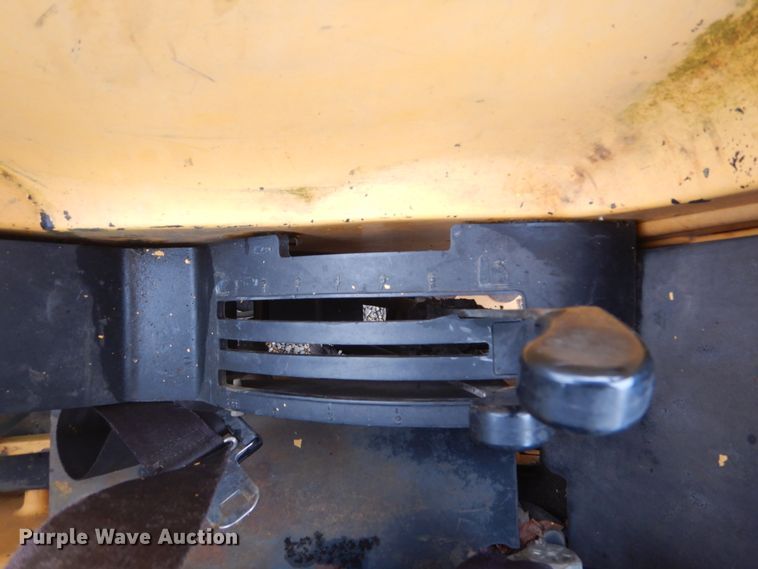 image for item GT9703 1996 John Deere 5500  tractor