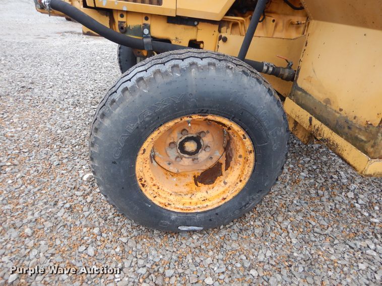 image for item GT9703 1996 John Deere 5500  tractor