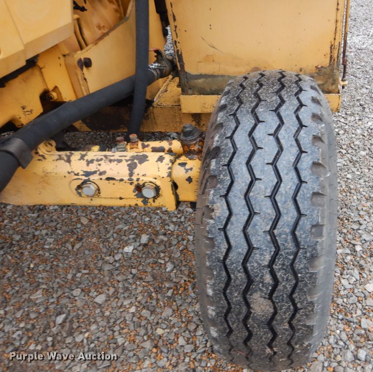 image for item GT9703 1996 John Deere 5500  tractor