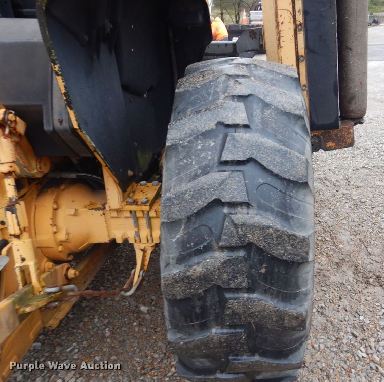 image for item GT9703 1996 John Deere 5500  tractor