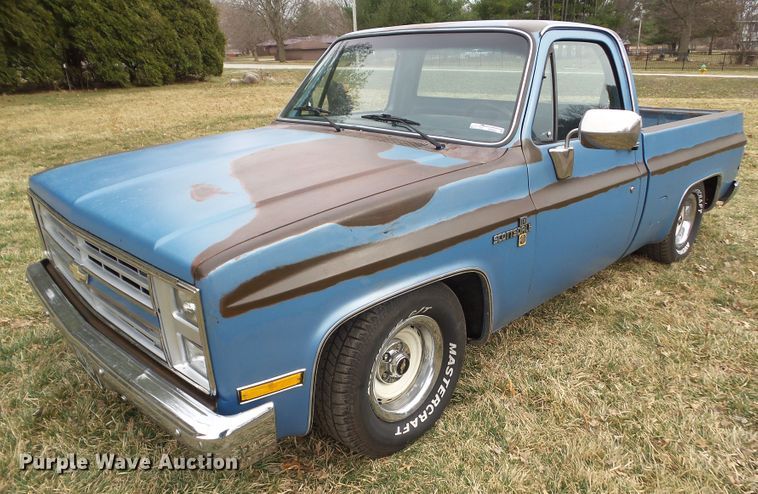 image for item HF9832 1985 Chevrolet C10  pickup truck