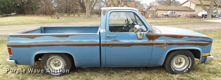 image for item HF9832 1985 Chevrolet C10  pickup truck
