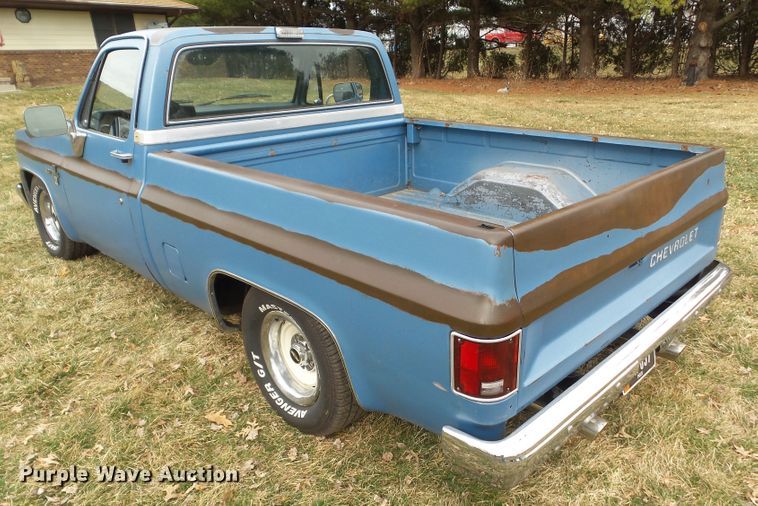 image for item HF9832 1985 Chevrolet C10  pickup truck
