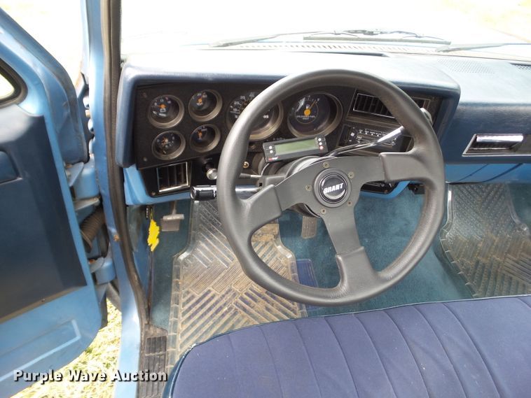 image for item HF9832 1985 Chevrolet C10  pickup truck