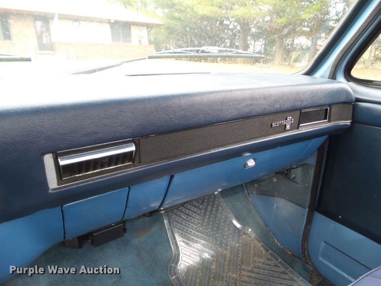 image for item HF9832 1985 Chevrolet C10  pickup truck