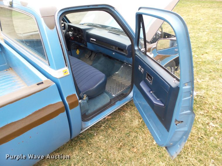 image for item HF9832 1985 Chevrolet C10  pickup truck