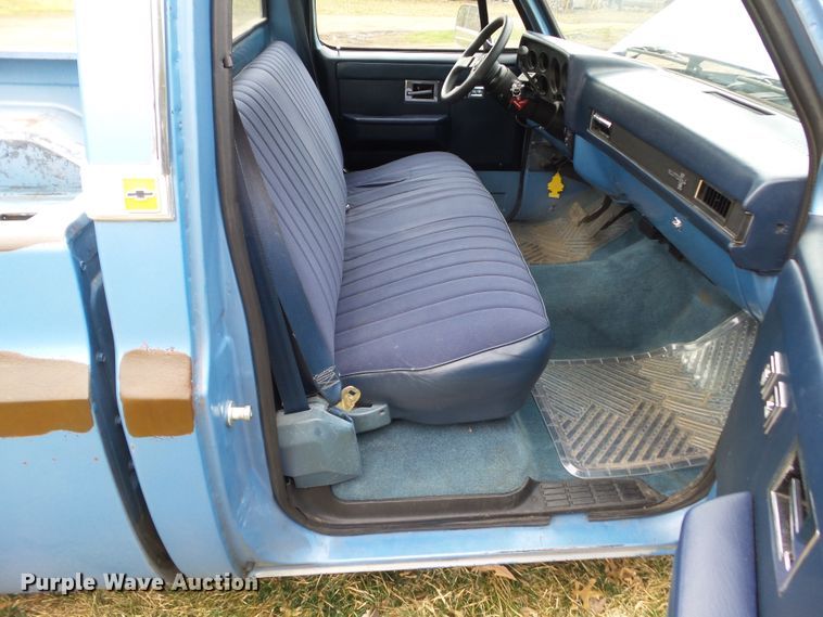 image for item HF9832 1985 Chevrolet C10  pickup truck