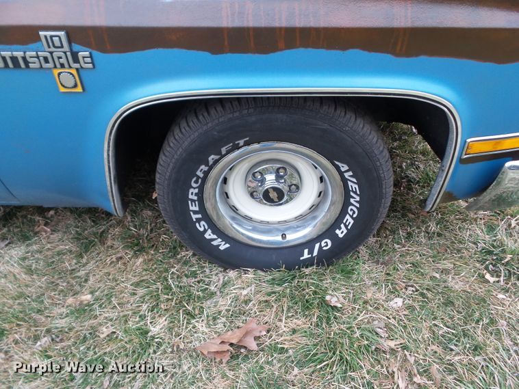 image for item HF9832 1985 Chevrolet C10  pickup truck