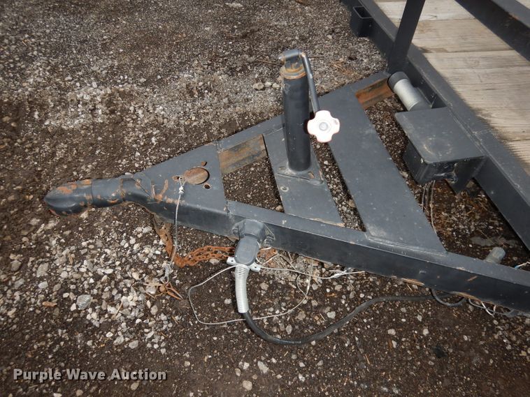 image for item HU9068 2000 Buck Dandy utility trailer