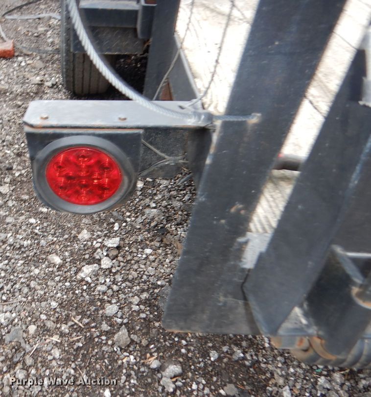 image for item HU9068 2000 Buck Dandy utility trailer