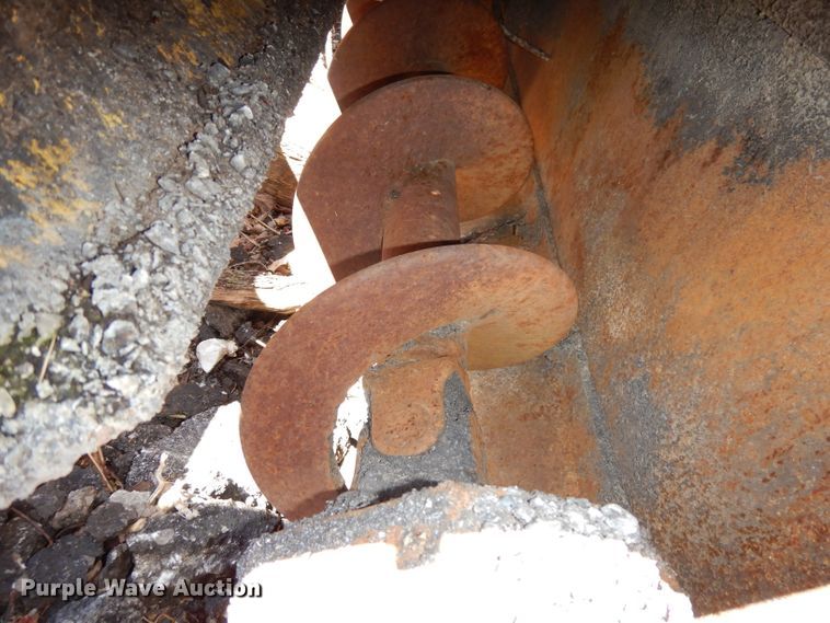 image for item HU9077 Bomag Pro Paver 413  paver