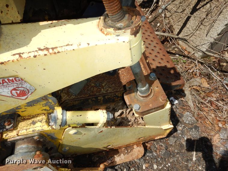 image for item HU9077 Bomag Pro Paver 413  paver