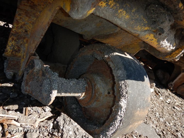 image for item HU9077 Bomag Pro Paver 413  paver