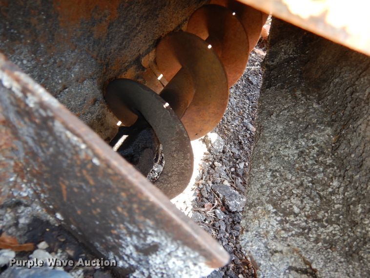 image for item HU9077 Bomag Pro Paver 413  paver