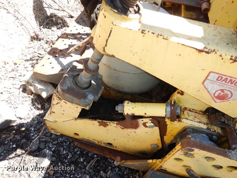 image for item HU9077 Bomag Pro Paver 413  paver