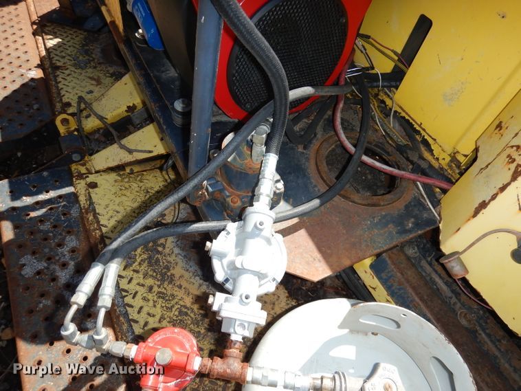 image for item HU9077 Bomag Pro Paver 413  paver