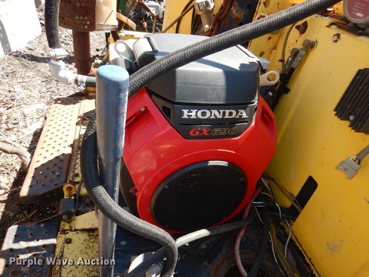 image for item HU9077 Bomag Pro Paver 413  paver