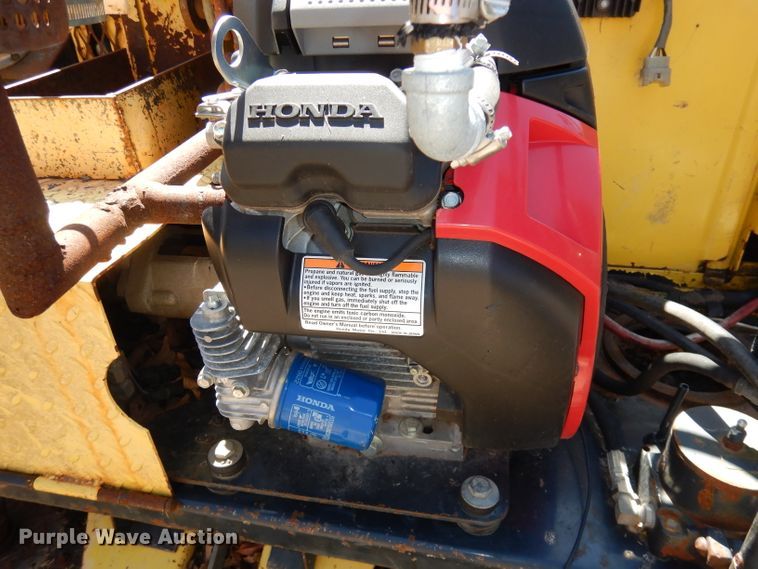 image for item HU9077 Bomag Pro Paver 413  paver