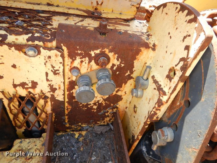 image for item HU9077 Bomag Pro Paver 413  paver