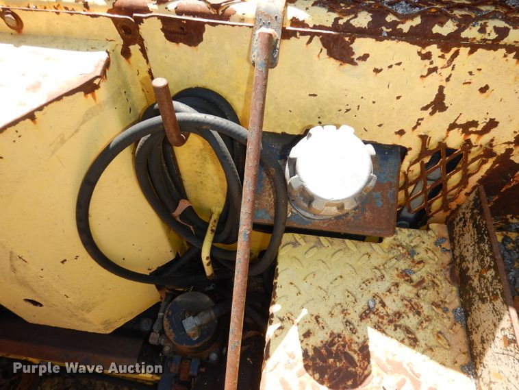 image for item HU9077 Bomag Pro Paver 413  paver