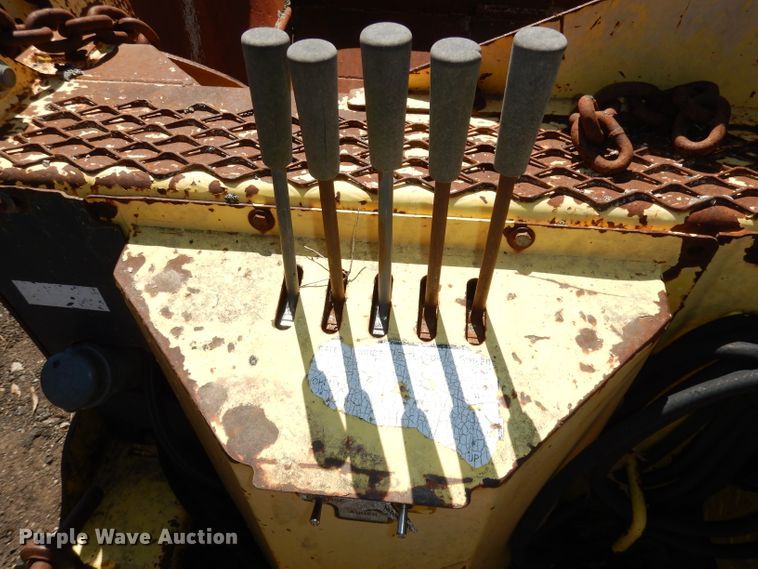 image for item HU9077 Bomag Pro Paver 413  paver