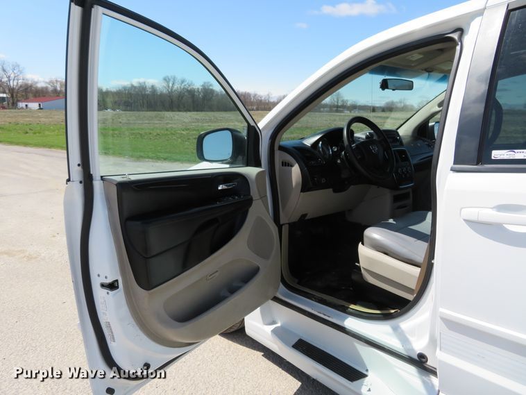image for item HV9707 2014 Dodge Grand Caravan handicap accessible van