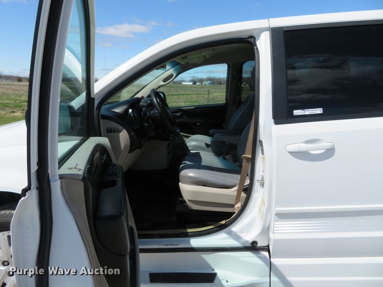 image for item HV9707 2014 Dodge Grand Caravan handicap accessible van