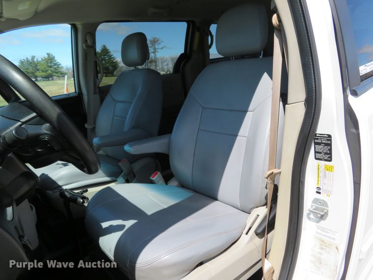 image for item HV9707 2014 Dodge Grand Caravan handicap accessible van