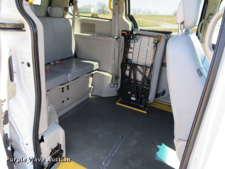 image for item HV9707 2014 Dodge Grand Caravan handicap accessible van