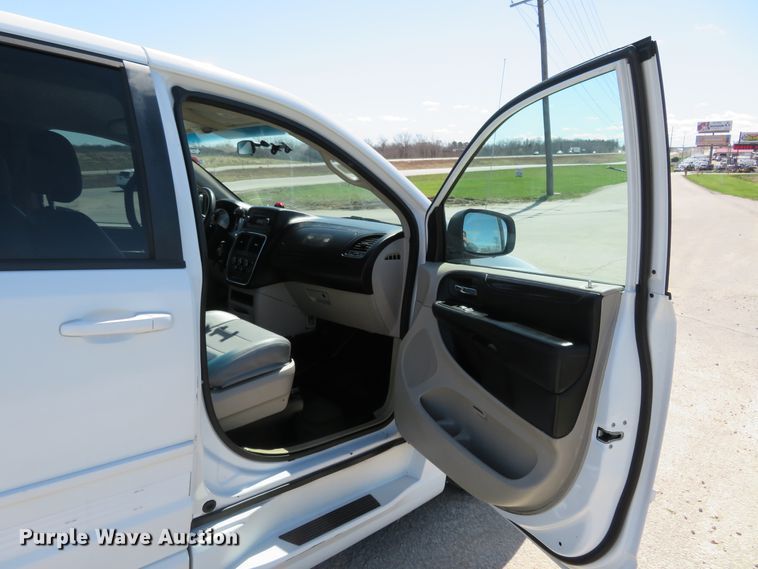 image for item HV9707 2014 Dodge Grand Caravan handicap accessible van