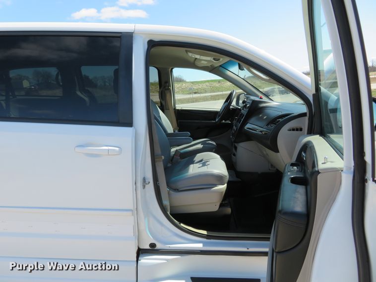 image for item HV9707 2014 Dodge Grand Caravan handicap accessible van