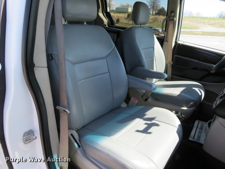 image for item HV9707 2014 Dodge Grand Caravan handicap accessible van