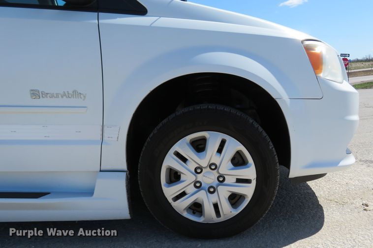 image for item HV9707 2014 Dodge Grand Caravan handicap accessible van