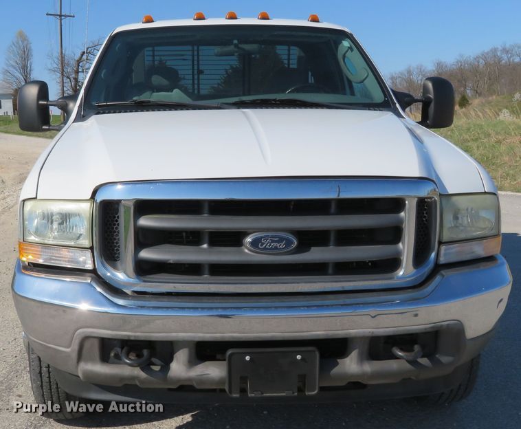 image for item HV9732 2004 Ford F350 Super Duty  SuperCab flatbed pickup truck